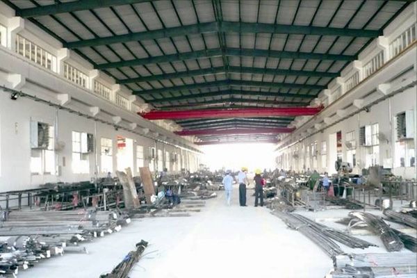 德勝鋼材加工廠選用負(fù)壓風(fēng)機(jī)降溫